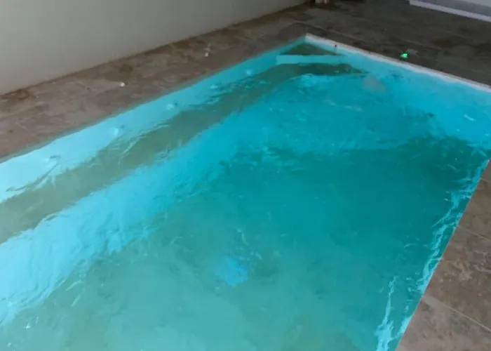 Piscine/spa Privé Intérieur 33° Zoo De 24h Du Mans Villa